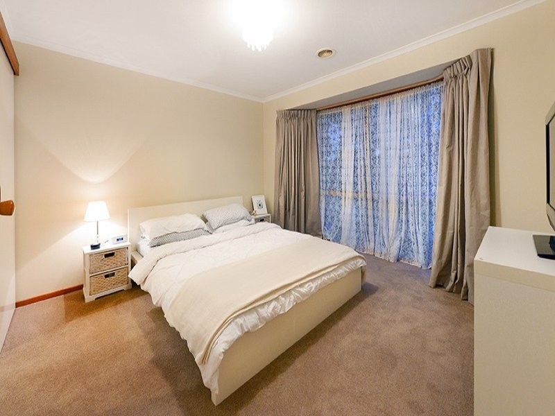 11 Willow Avenue, Rowville VIC 3178