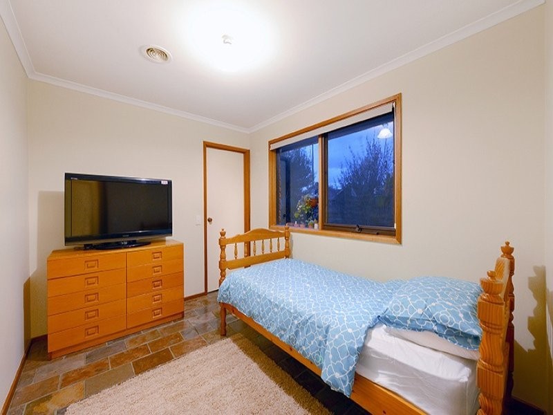 11 Willow Avenue, Rowville VIC 3178