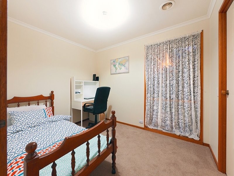 11 Willow Avenue, Rowville VIC 3178