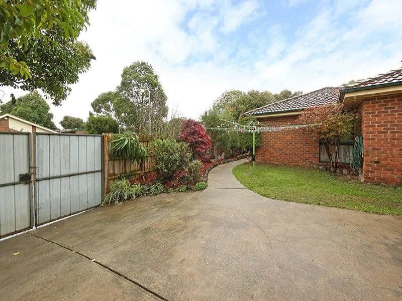 11 Willow Avenue, Rowville VIC 3178