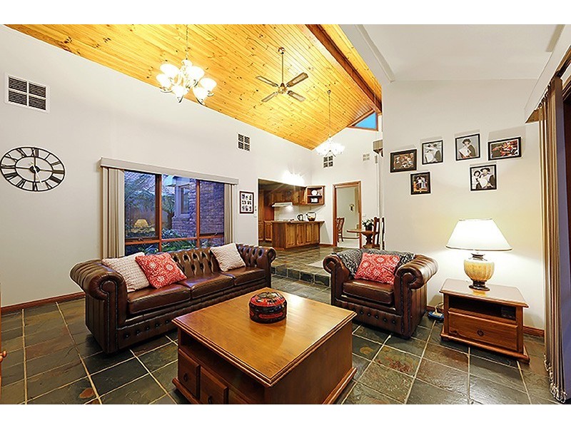 3 St John Place, Rowville VIC 3178