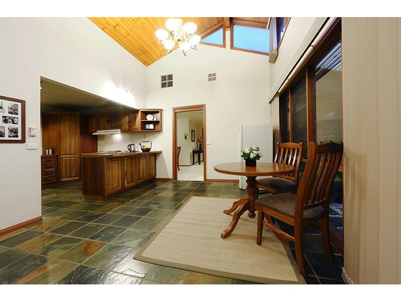 3 St John Place, Rowville VIC 3178