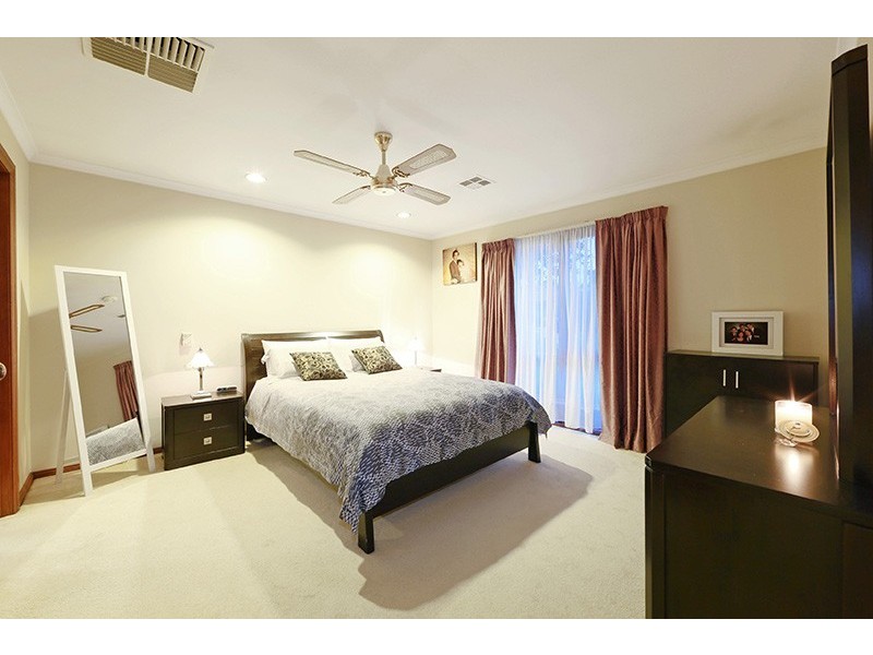 3 St John Place, Rowville VIC 3178