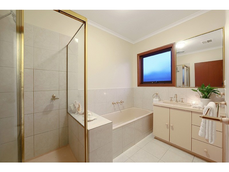 3 St John Place, Rowville VIC 3178