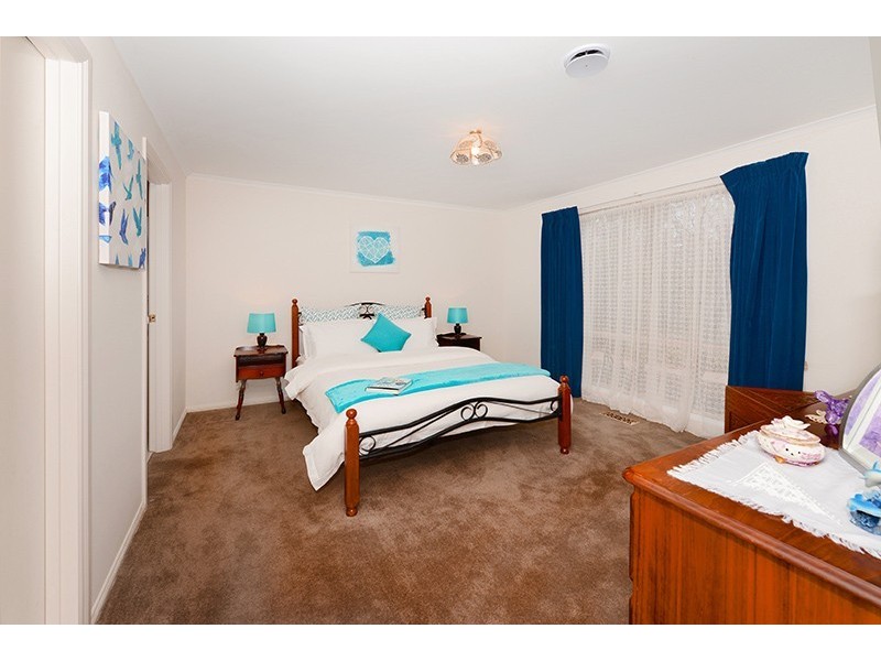 31 Woodside Dve, Rowville VIC 3178