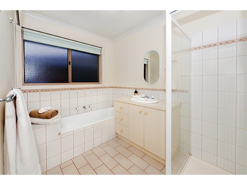 31 Woodside Dve, Rowville VIC 3178
