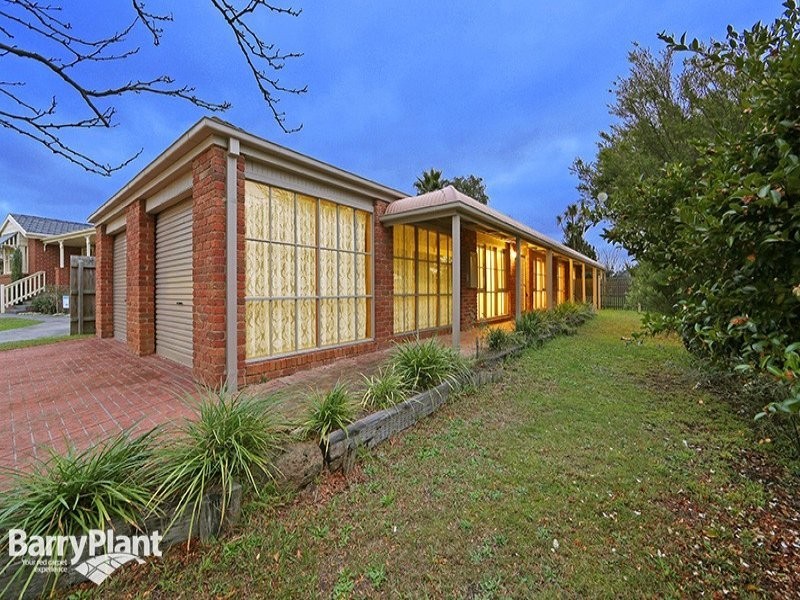 4 Woodside Drive, Rowville VIC 3178