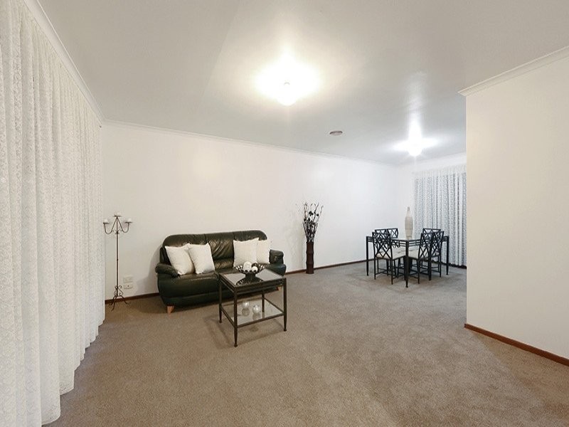 4 Woodside Drive, Rowville VIC 3178