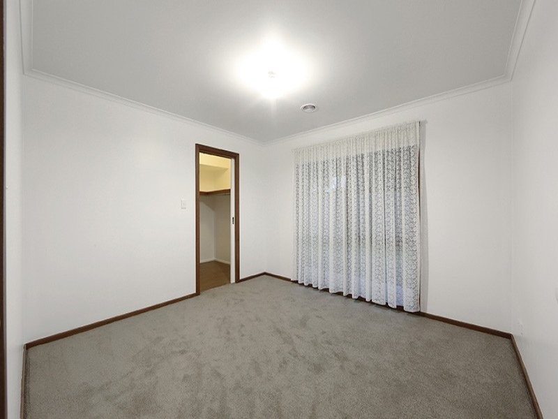 4 Woodside Drive, Rowville VIC 3178