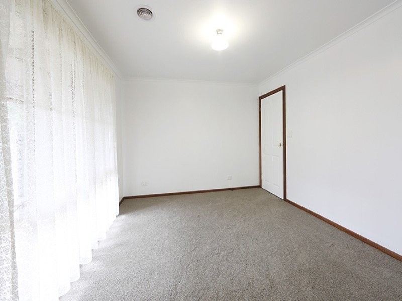 4 Woodside Drive, Rowville VIC 3178