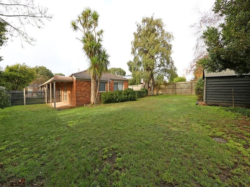 4 Woodside Drive, Rowville VIC 3178
