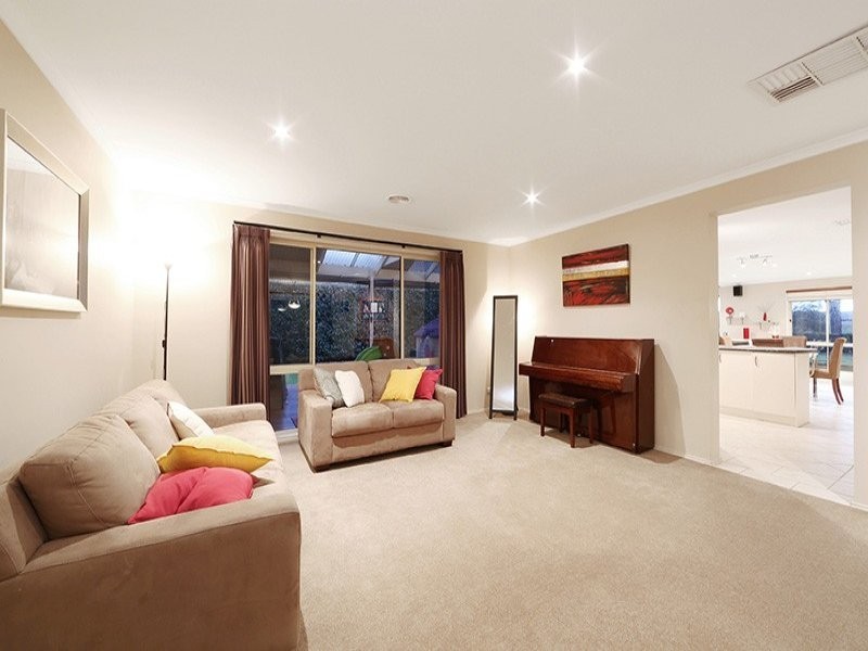 64 Waradgery Drive, Rowville VIC 3178
