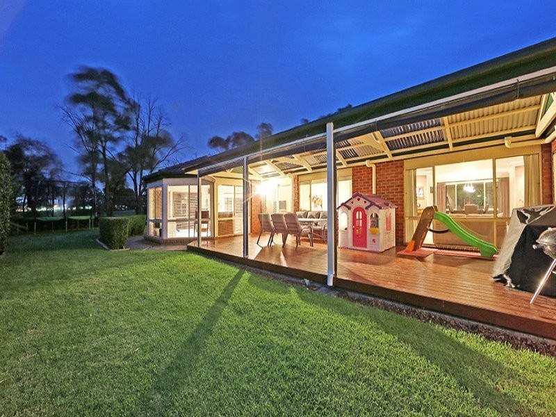 64 Waradgery Drive, Rowville VIC 3178