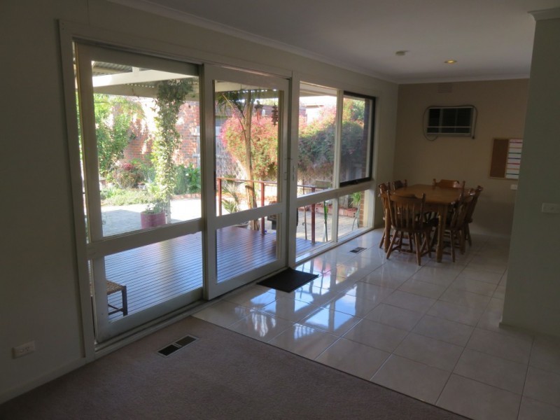 33 Denver Crescent, Rowville VIC 3178