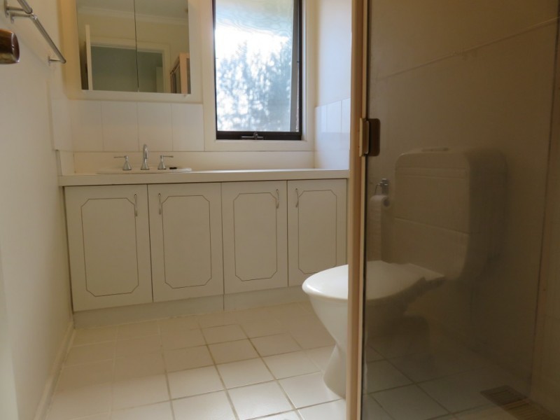 33 Denver Crescent, Rowville VIC 3178