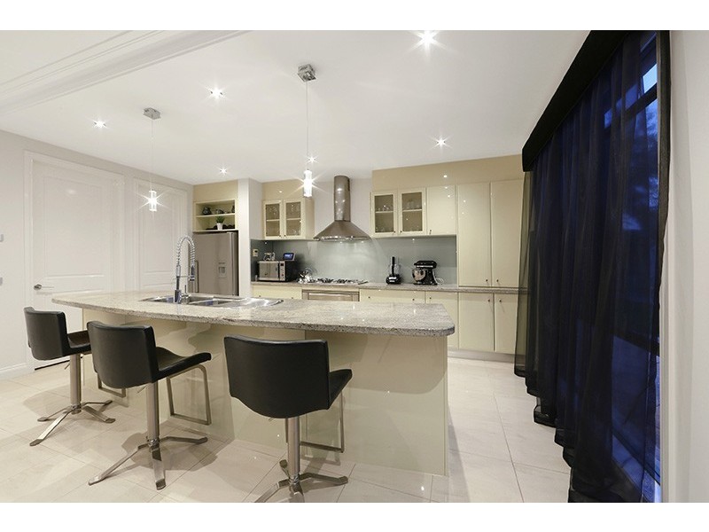 28 Rosewood Boulevard, Lysterfield VIC 3156