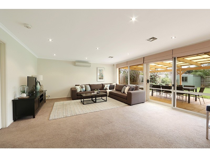 12 Vista Crescent, Rowville VIC 3178