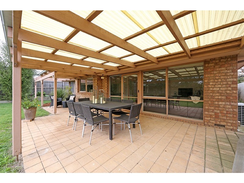 12 Vista Crescent, Rowville VIC 3178