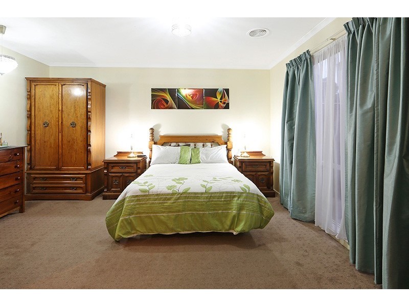 96 Waradgery Drive, Rowville VIC 3178