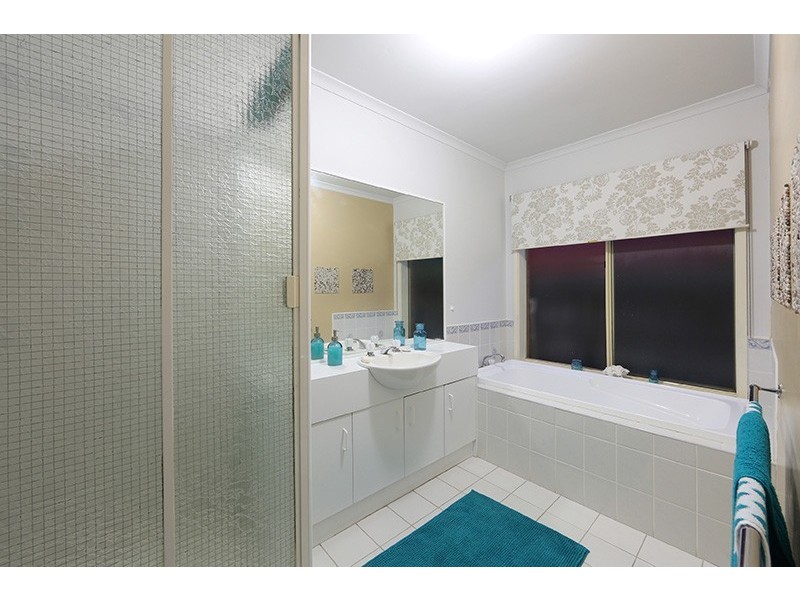 96 Waradgery Drive, Rowville VIC 3178