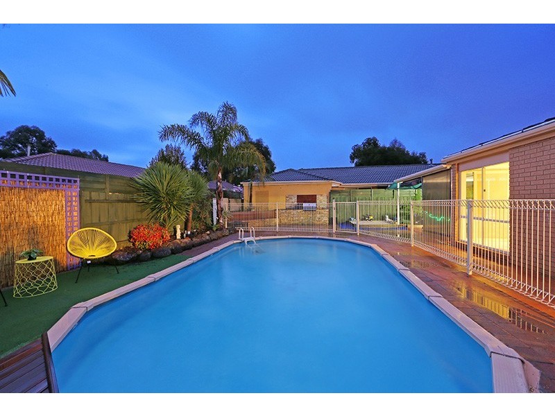 96 Waradgery Drive, Rowville VIC 3178