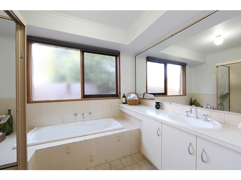 257 Karoo Rd, Rowville VIC 3178