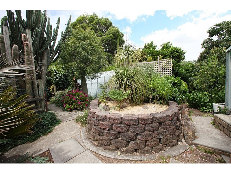 28 Manuka Drive, Ferntree Gully VIC 3156