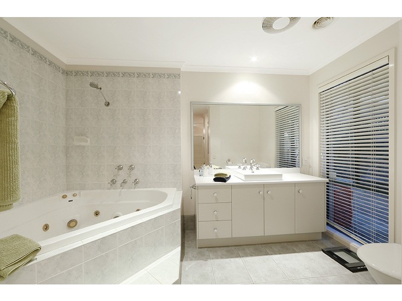 13 Glenview Place, Lysterfield VIC 3156