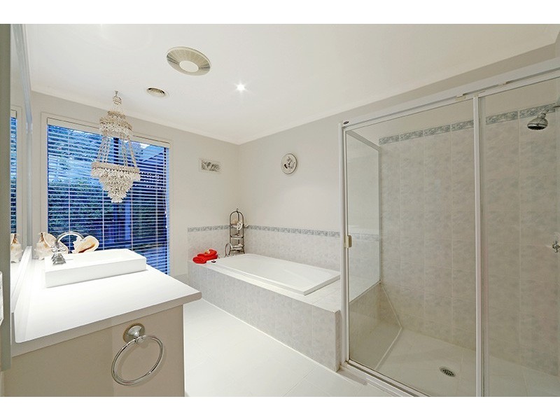 13 Glenview Place, Lysterfield VIC 3156