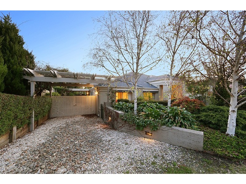 13 Glenview Place, Lysterfield VIC 3156