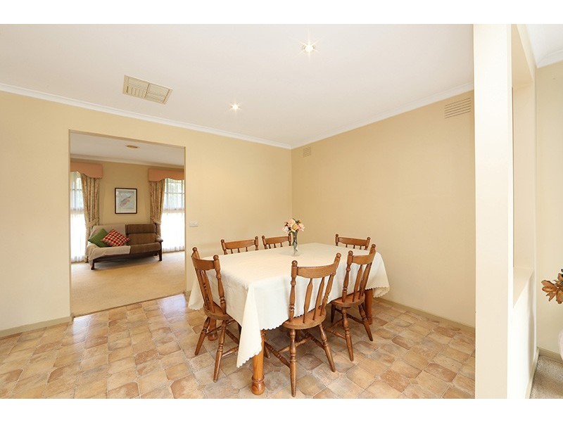 15 Lumeah Crescent, Ferntree Gully VIC 3156