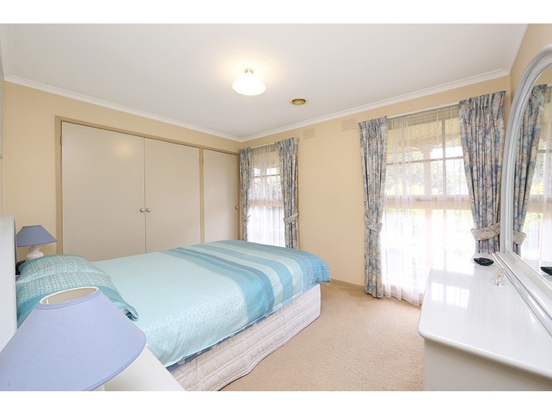 15 Lumeah Crescent, Ferntree Gully VIC 3156