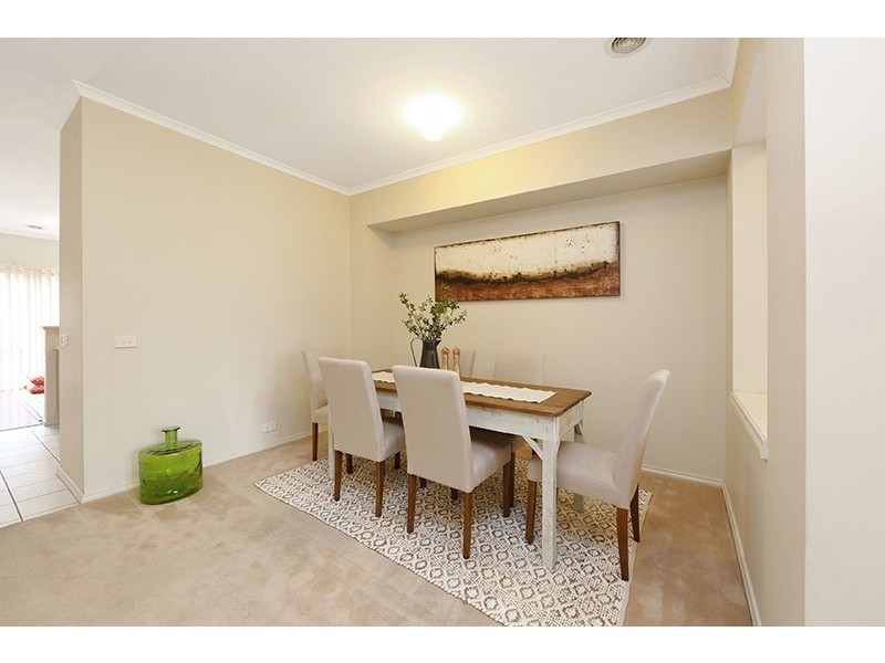 4 St Laurent Rise, Knoxfield VIC 3180