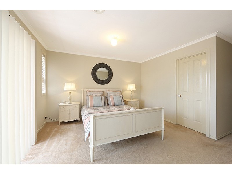 4 St Laurent Rise, Knoxfield VIC 3180