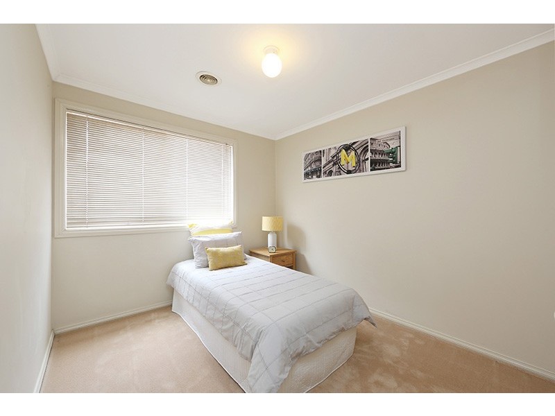 4 St Laurent Rise, Knoxfield VIC 3180