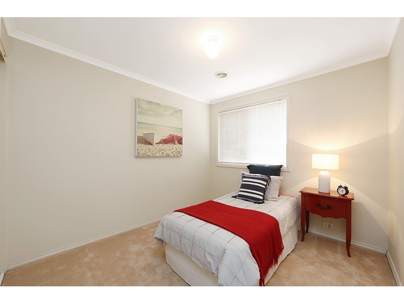 4 St Laurent Rise, Knoxfield VIC 3180
