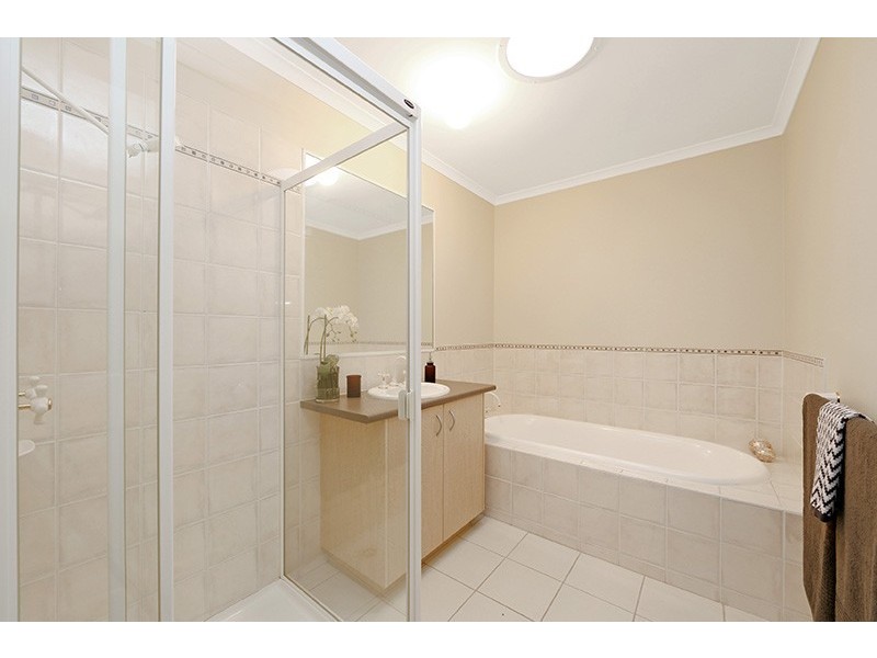 4 St Laurent Rise, Knoxfield VIC 3180