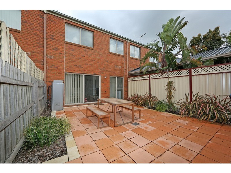 4 St Laurent Rise, Knoxfield VIC 3180