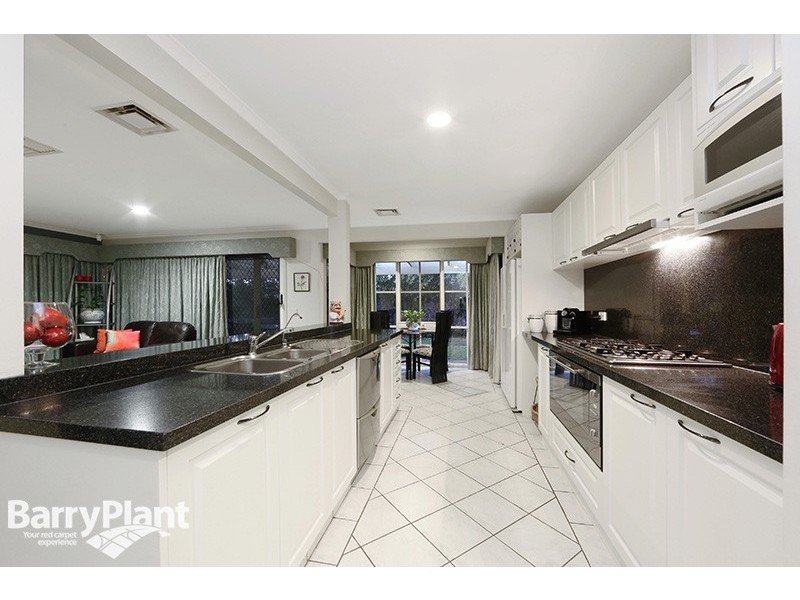 8 Morton Place, Rowville VIC 3178