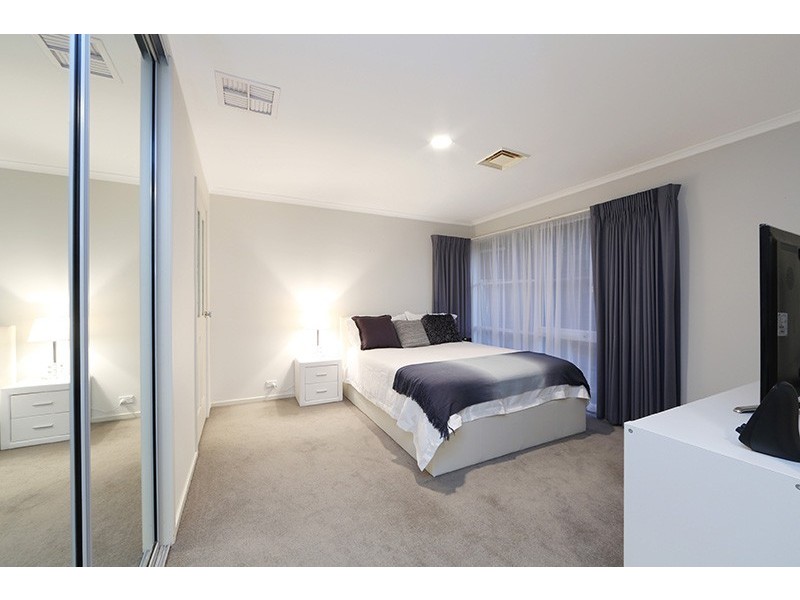 8 Morton Place, Rowville VIC 3178