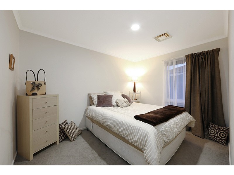 8 Morton Place, Rowville VIC 3178