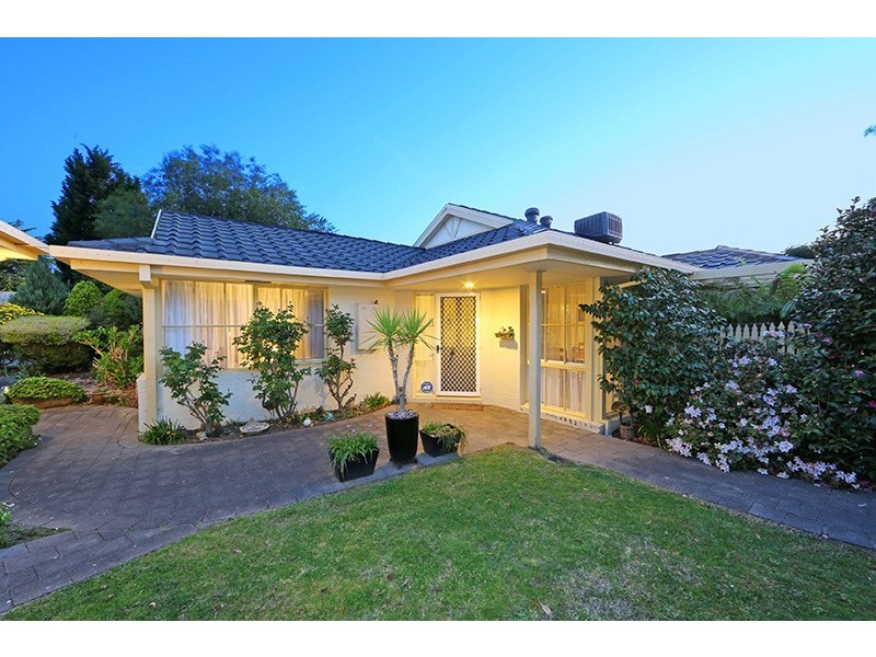 8 Morton Place, Rowville VIC 3178
