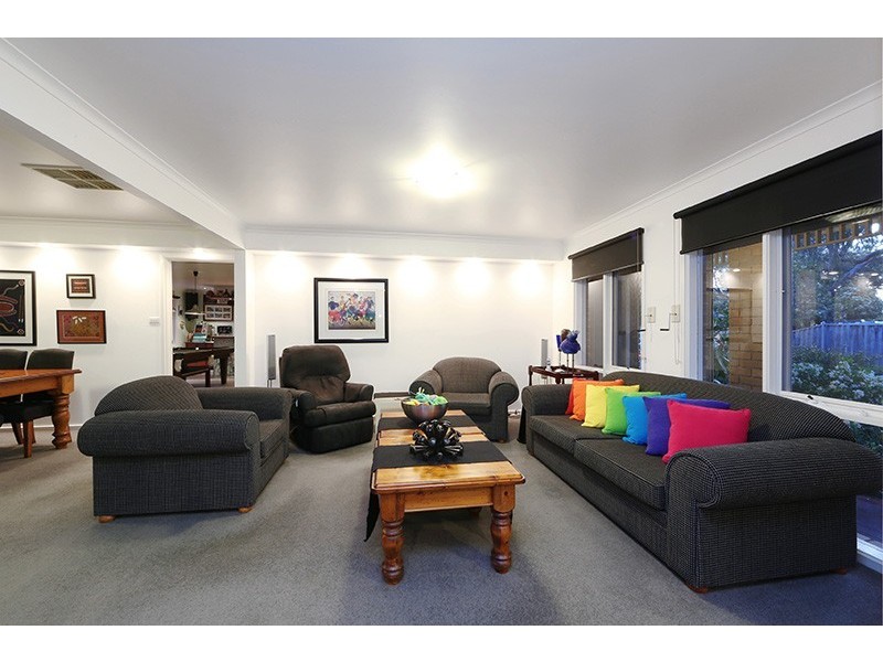 2 Foster Crescent, Knoxfield VIC 3180