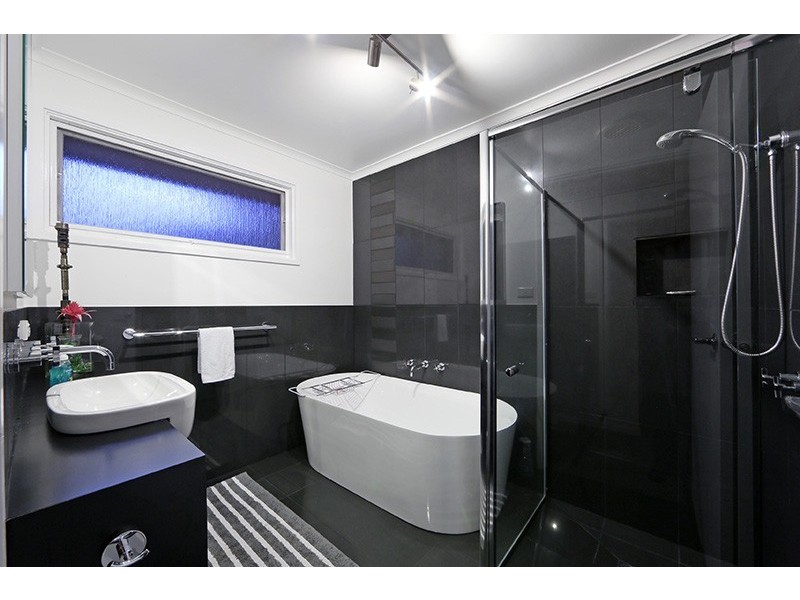 2 Foster Crescent, Knoxfield VIC 3180