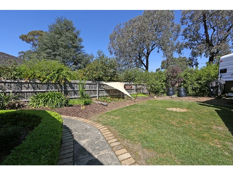 2 Foster Crescent, Knoxfield VIC 3180