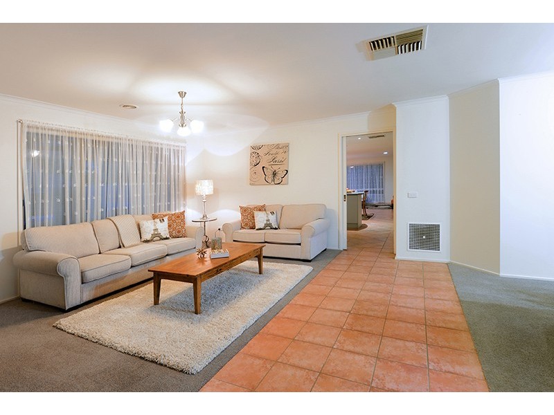 16 Mayfair Drive, Ferntree Gully VIC 3156