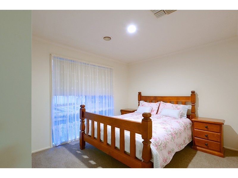 16 Mayfair Drive, Ferntree Gully VIC 3156