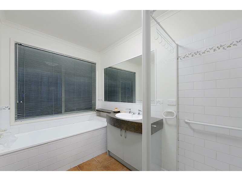 16 Mayfair Drive, Ferntree Gully VIC 3156