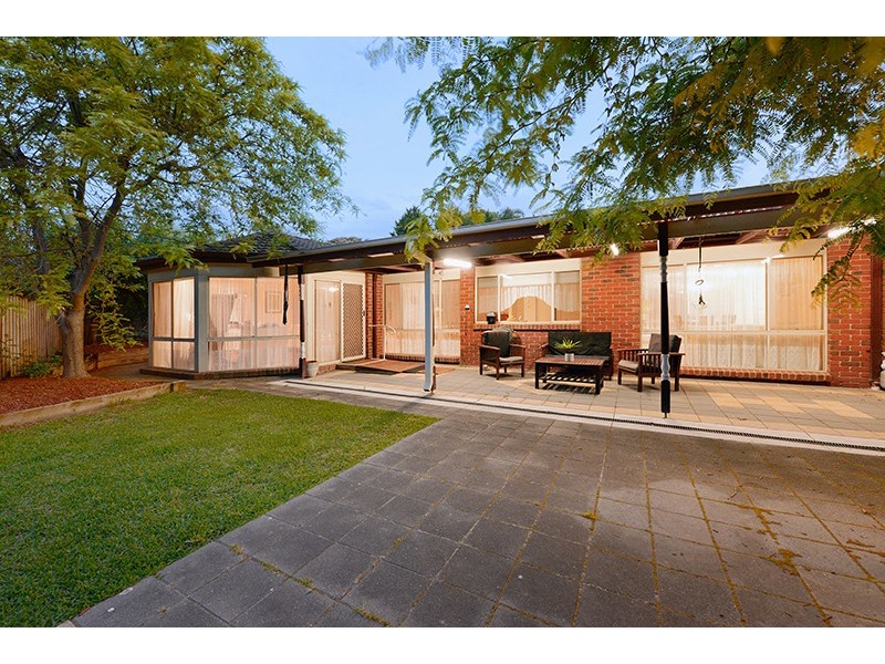 16 Mayfair Drive, Ferntree Gully VIC 3156