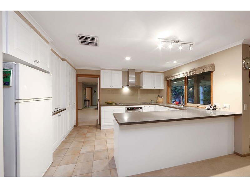 32 Bridgewater Way, Rowville VIC 3178